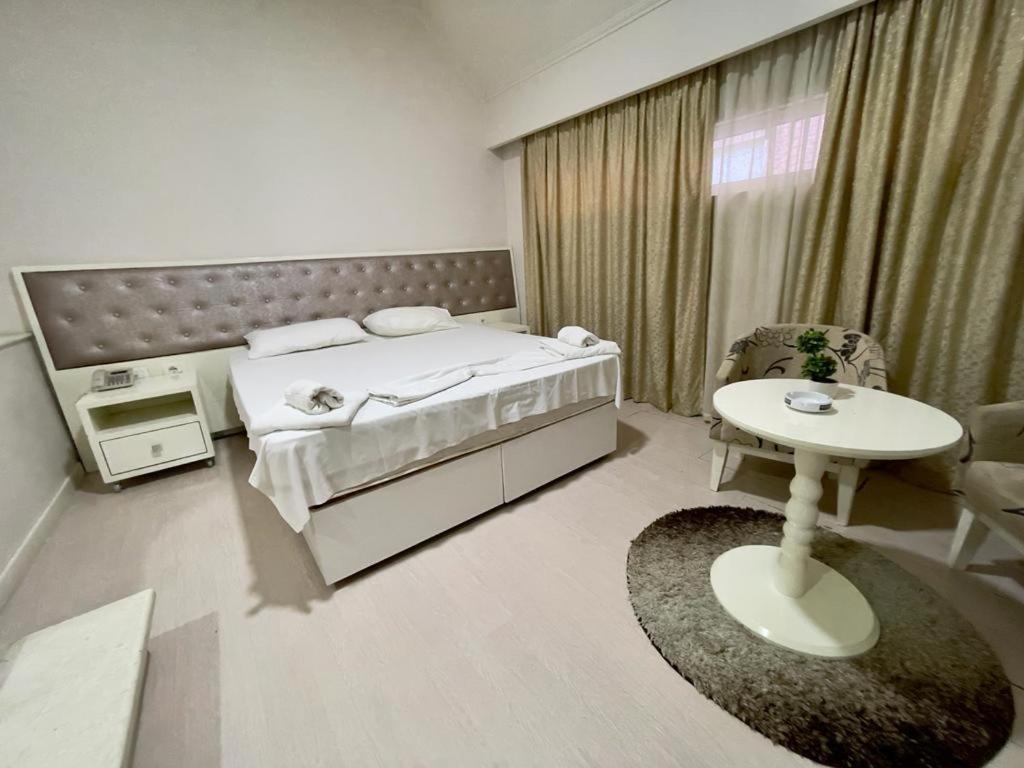 Select City Center Hotel Tirana Extérieur photo
